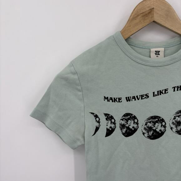 Lucy & Yak Shirt Womens XSmall Cropped Baby Tee Celestial Ocean Sustainable Moon - Picture 2 of 6